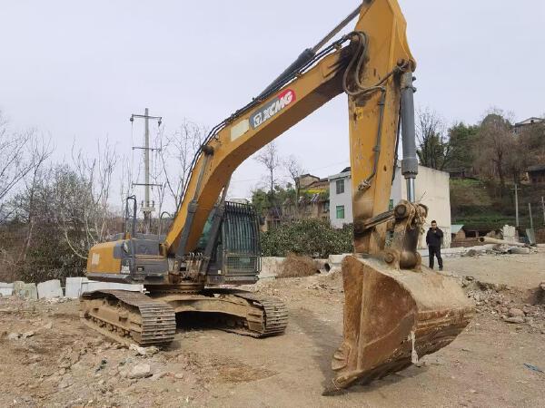 徐工XE270DK履带式挖掘机