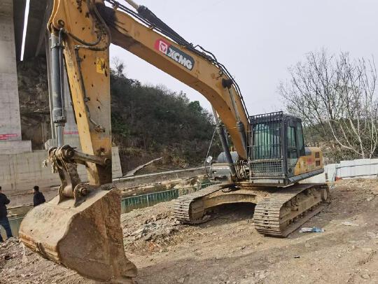 徐工XE270DK履带式挖掘机