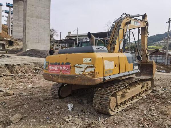 徐工XE270DK履带式挖掘机