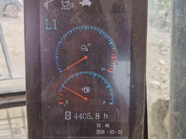 徐工XE270DK履带式挖掘机