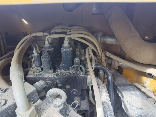 徐工XE270DK履带式挖掘机