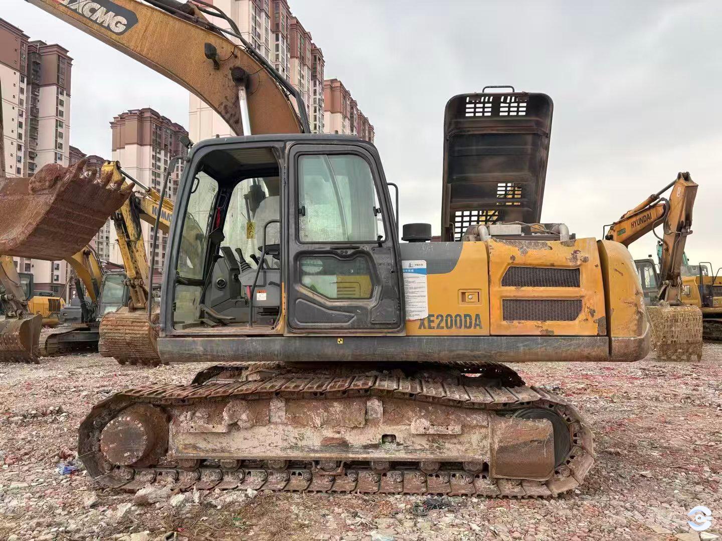 徐工XE200DA履带式挖掘机