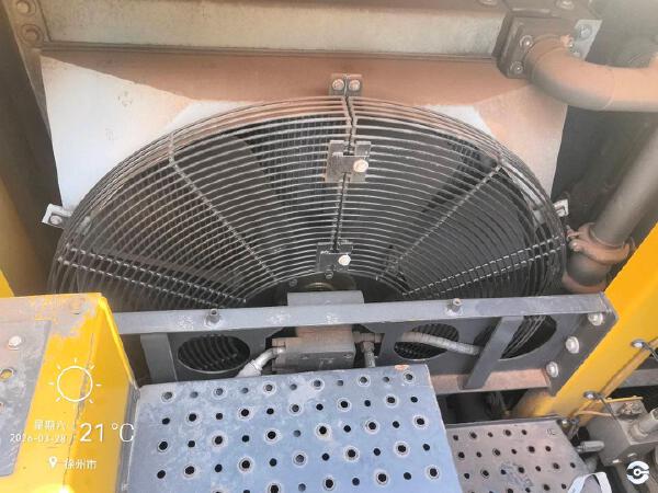 徐工XE900D履带式挖掘机