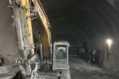 徐工XE245DK履帶式挖掘機