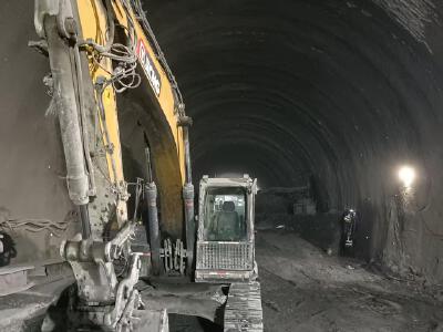 徐工XE245DK履带式挖掘机