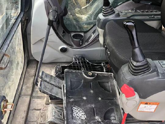 徐工XE700D履带式挖掘机