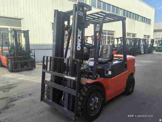徐工XCB-D35内燃平衡重叉车3.5吨柴油叉车