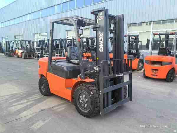 徐工XCB-D35内燃平衡重叉车3.5吨柴油叉车