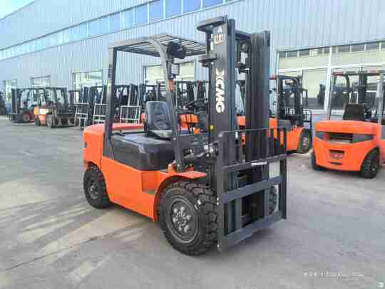 徐工XCB-D35内燃平衡重叉车3.5吨柴油叉车