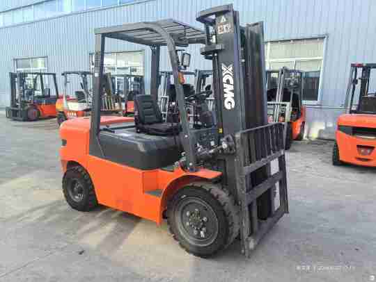 徐工XCB-D35内燃平衡重叉车3.5吨柴油叉车