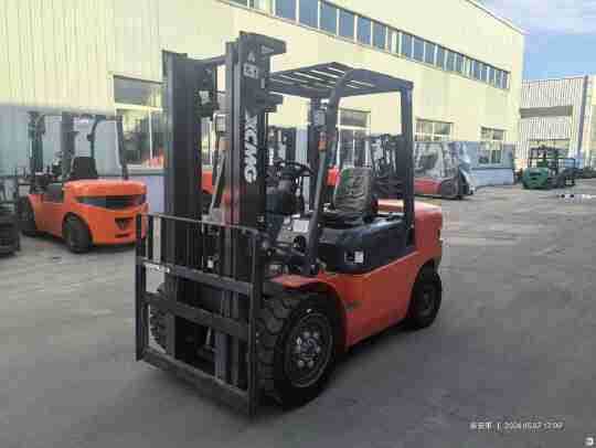 徐工XCB-D35内燃平衡重叉车3.5吨柴油叉车