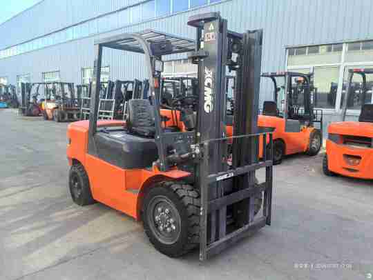 徐工XCB-D35内燃平衡重叉车3.5吨柴油叉车