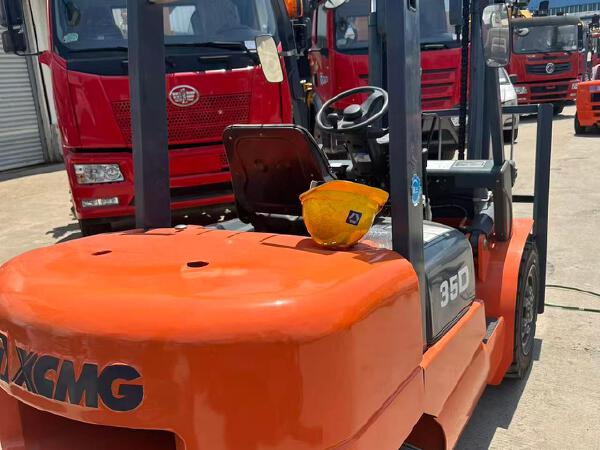 徐工XCB-D35内燃平衡重叉车3.5吨柴油叉车