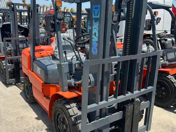 徐工XCB-D35内燃平衡重叉车3.5吨柴油叉车