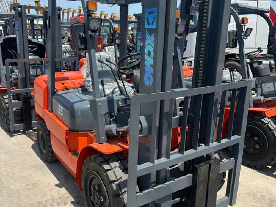 徐工XCB-D35内燃平衡重叉车3.5吨柴油叉车