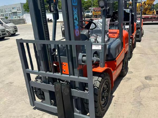 徐工XCB-D35内燃平衡重叉车3.5吨柴油叉车