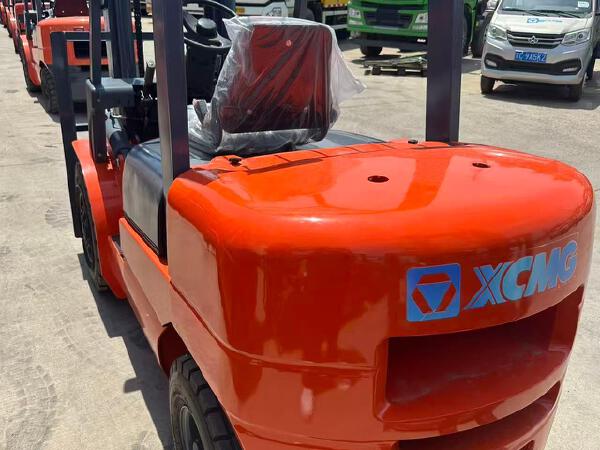 徐工XCB-D35内燃平衡重叉车3.5吨柴油叉车