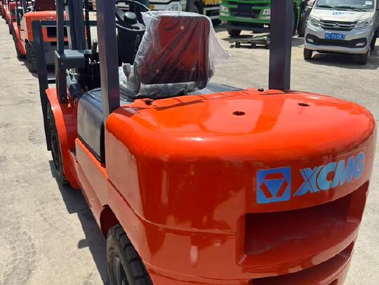 徐工XCB-D35内燃平衡重叉车3.5吨柴油叉车