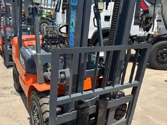 徐工XCB-D35内燃平衡重叉车3.5吨柴油叉车