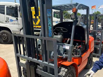 徐工XCB-D35内燃平衡重叉车3.5吨柴油叉车