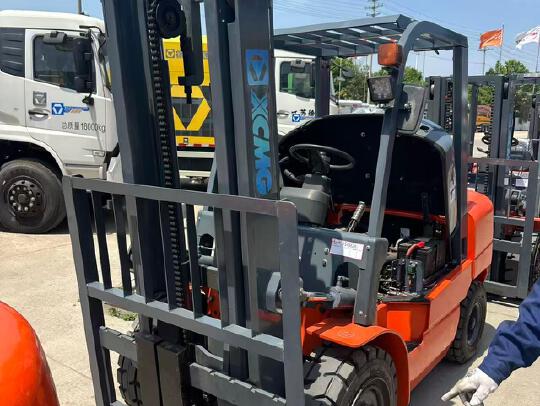 徐工XCB-D35内燃平衡重叉车3.5吨柴油叉车