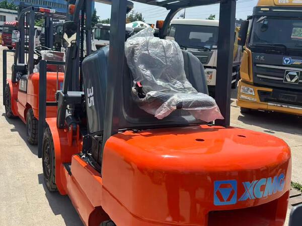 徐工XCB-D35内燃平衡重叉车3.5吨柴油叉车