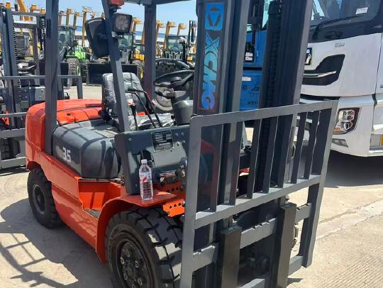 徐工XCB-D35内燃平衡重叉车3.5吨柴油叉车