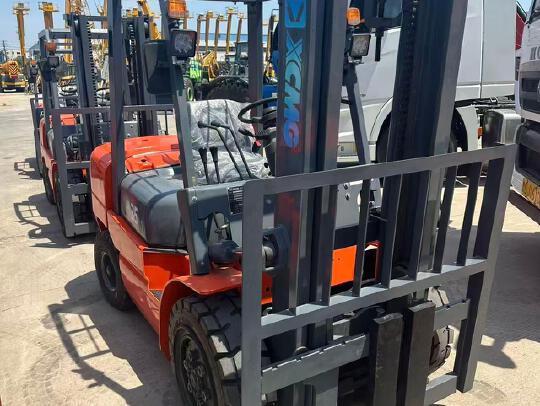 徐工XCB-D35内燃平衡重叉车3.5吨柴油叉车