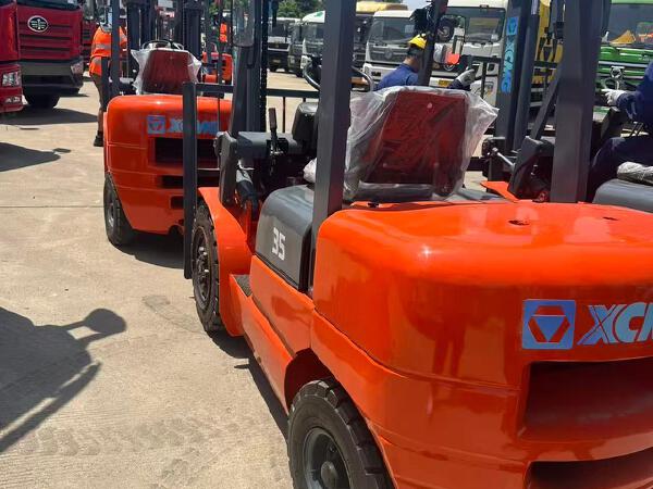 徐工XCB-D35内燃平衡重叉车3.5吨柴油叉车