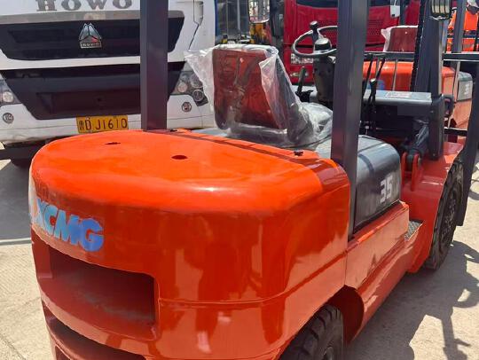 徐工XCB-D35内燃平衡重叉车3.5吨柴油叉车