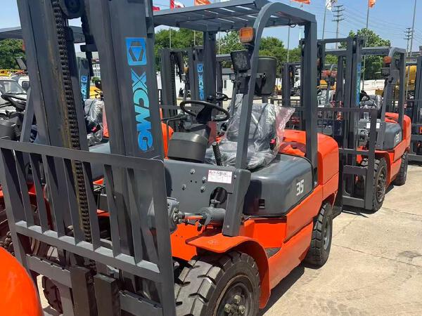 徐工XCB-D35内燃平衡重叉车3.5吨柴油叉车