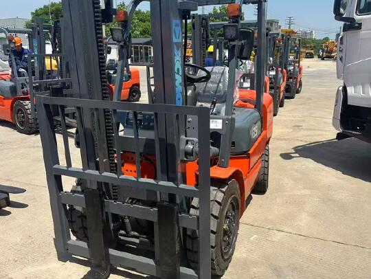 徐工XCB-D35内燃平衡重叉车3.5吨柴油叉车