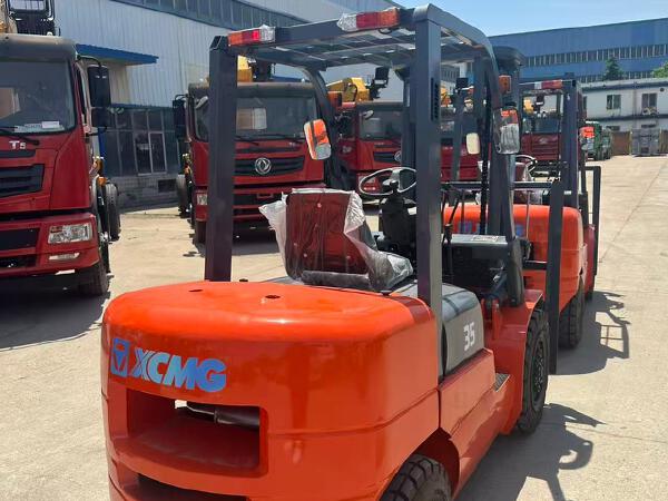 徐工XCB-D35内燃平衡重叉车3.5吨柴油叉车