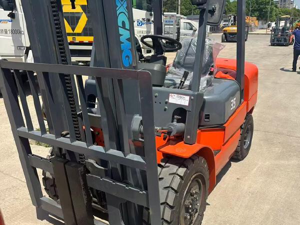 徐工XCB-D35内燃平衡重叉车3.5吨柴油叉车