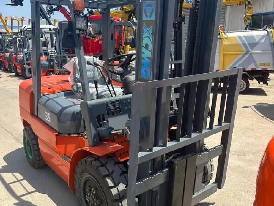 徐工XCB-D35内燃平衡重叉车3.5吨柴油叉车