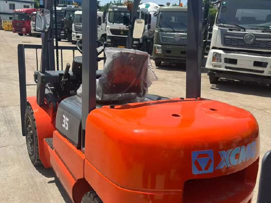 徐工XCB-D35内燃平衡重叉车3.5吨柴油叉车