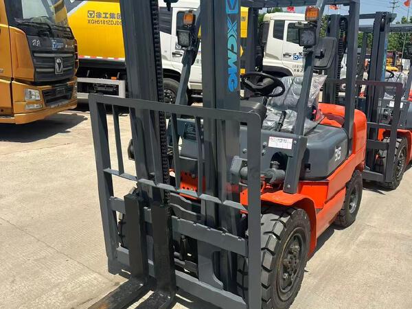 徐工XCB-D35内燃平衡重叉车3.5吨柴油叉车