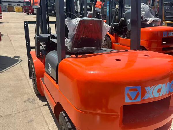 徐工XCB-D35内燃平衡重叉车3.5吨柴油叉车