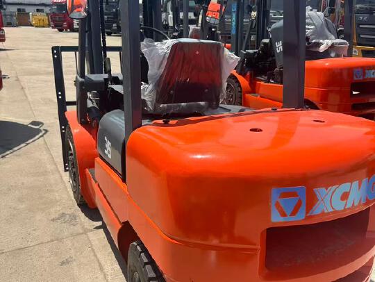 徐工XCB-D35内燃平衡重叉车3.5吨柴油叉车