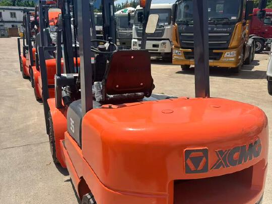 徐工XCB-D35内燃平衡重叉车3.5吨柴油叉车