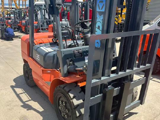 徐工XCB-D35内燃平衡重叉车3.5吨柴油叉车
