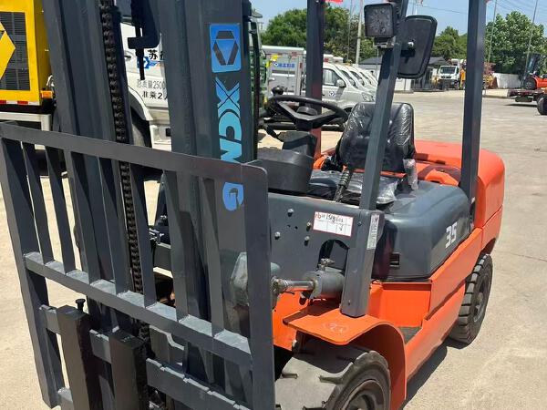 徐工XCB-D35内燃平衡重叉车3.5吨柴油叉车