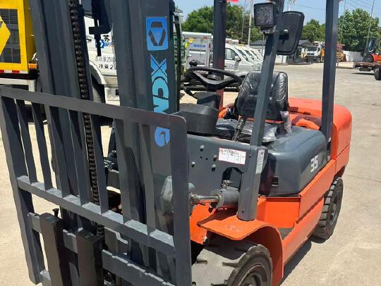 徐工XCB-D35内燃平衡重叉车3.5吨柴油叉车