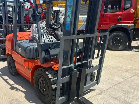 徐工XCB-D35内燃平衡重叉车3.5吨柴油叉车