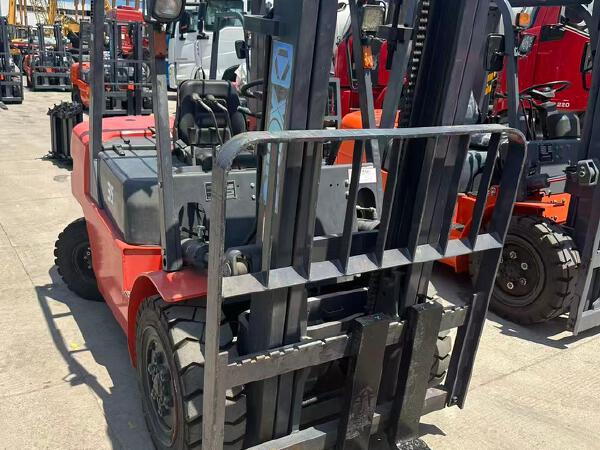 徐工XCB-D35内燃平衡重叉车3.5吨柴油叉车