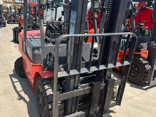 徐工XCB-D35内燃平衡重叉车3.5吨柴油叉车