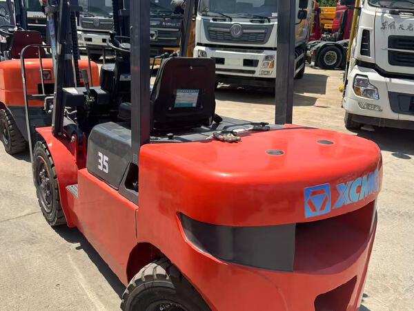 徐工XCB-D35内燃平衡重叉车3.5吨柴油叉车