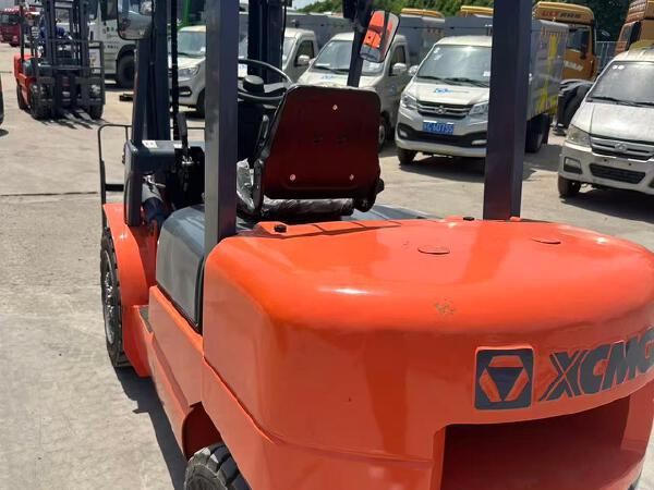 徐工XCB-D35内燃平衡重叉车3.5吨柴油叉车