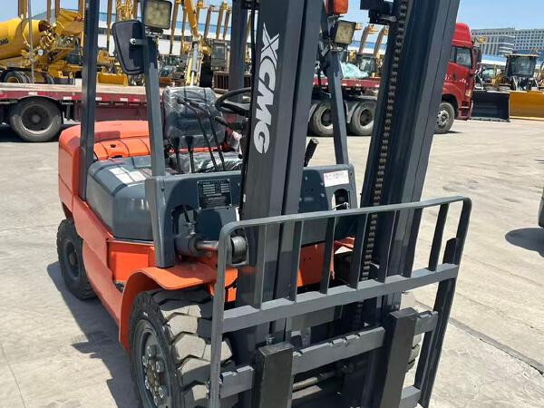 徐工XCB-D35内燃平衡重叉车3.5吨柴油叉车
