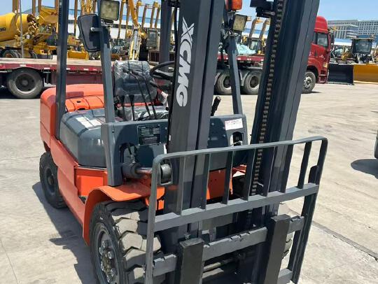 徐工XCB-D35内燃平衡重叉车3.5吨柴油叉车